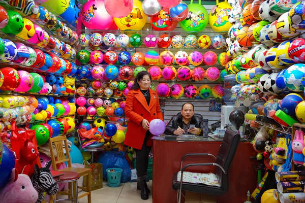 Nhập hàng Trung Quốc tận gốc tại chợ Nghĩa Ô 2 khu cho ban do made in china lon nhat the gioi ivivu 10